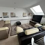 Cosy 1 Bedroom Apartment 900M From Beach